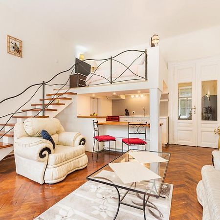 Hera Apartment - Old Town Brasov Bagian luar foto
