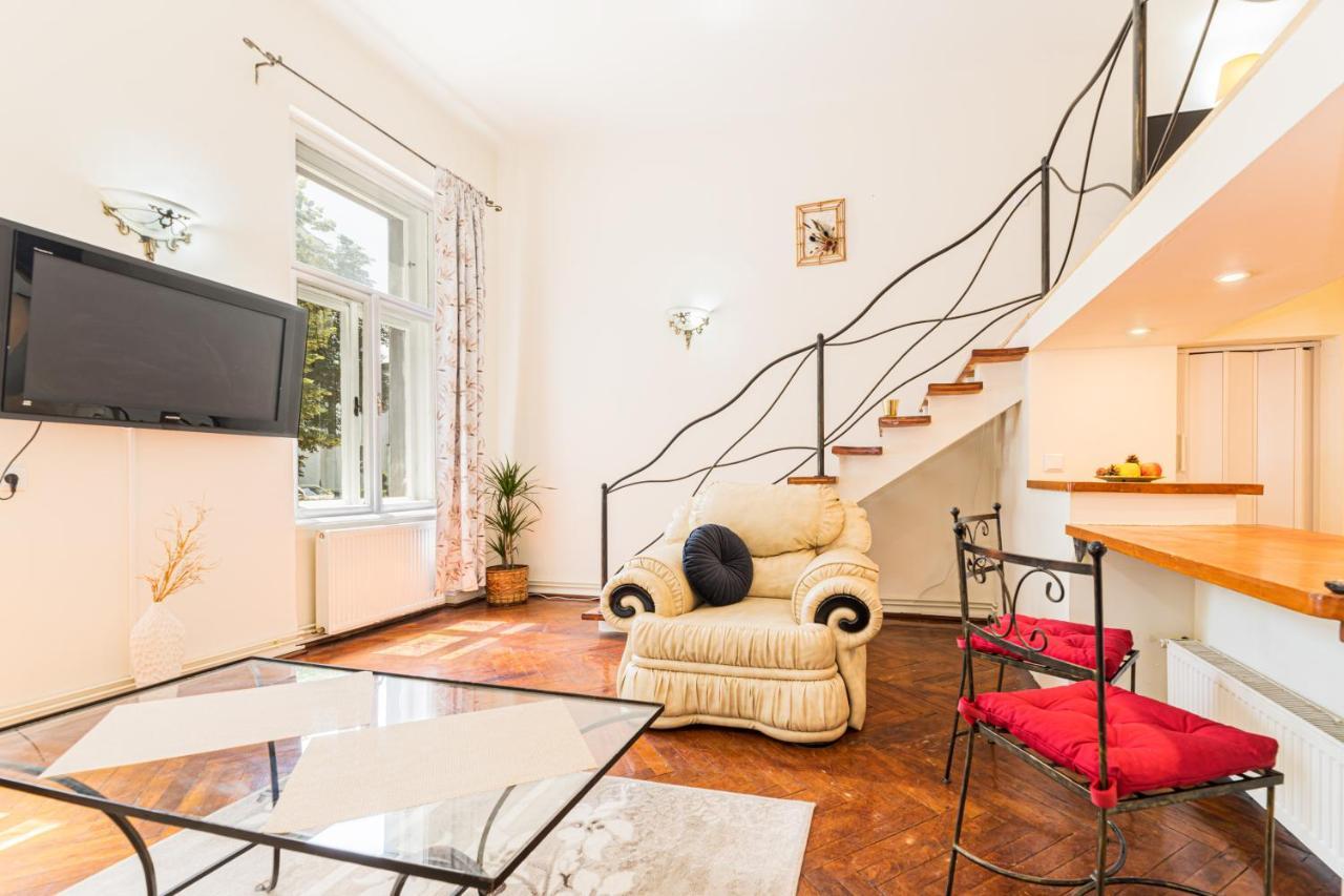 Hera Apartment - Old Town Brasov Bagian luar foto