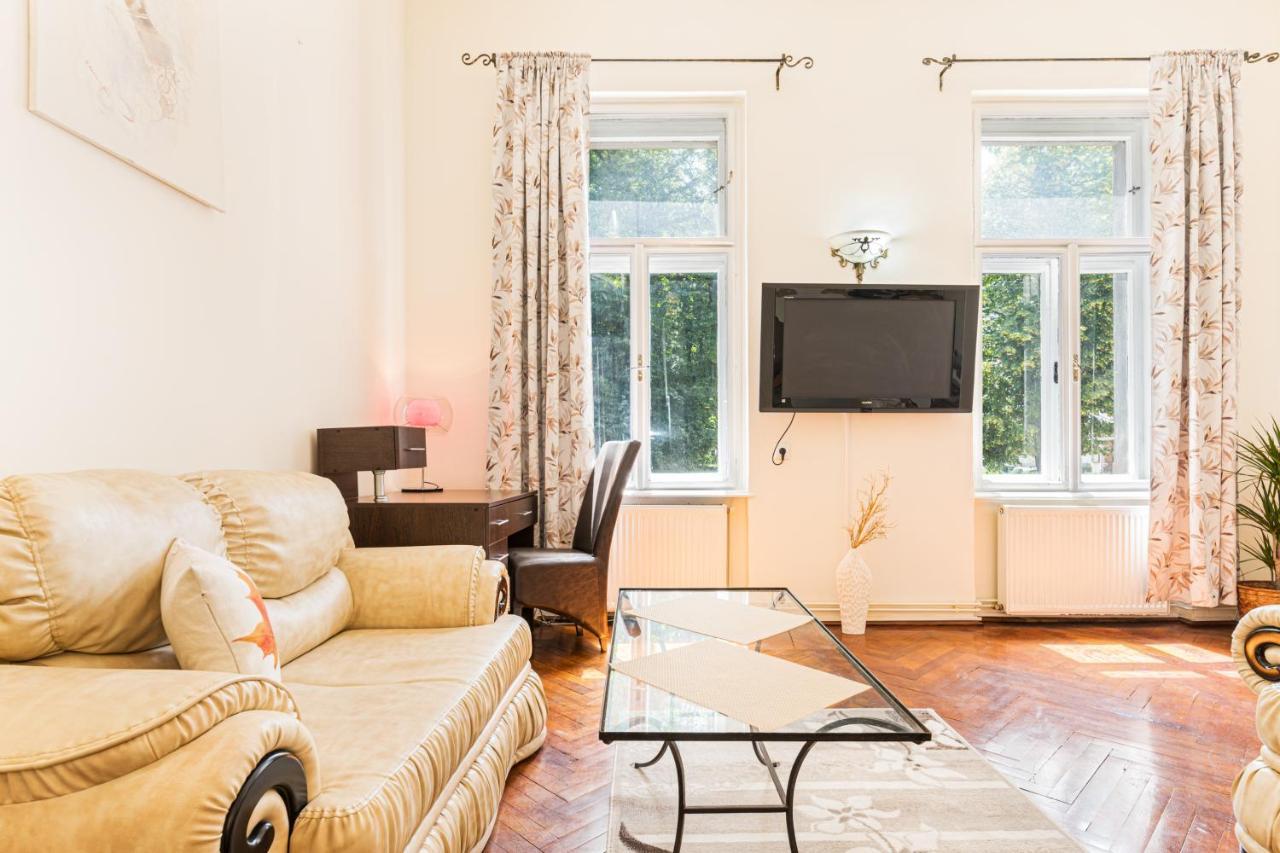 Hera Apartment - Old Town Brasov Bagian luar foto